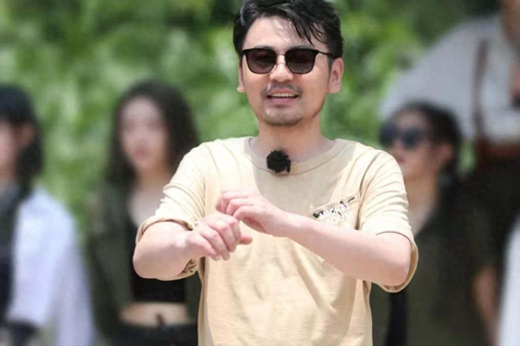 他是最“窝囊”的男演员，看着弯腰驼背长相一般，却接戏接到手软  在娱乐圈，长得好看的人很多，能让人记