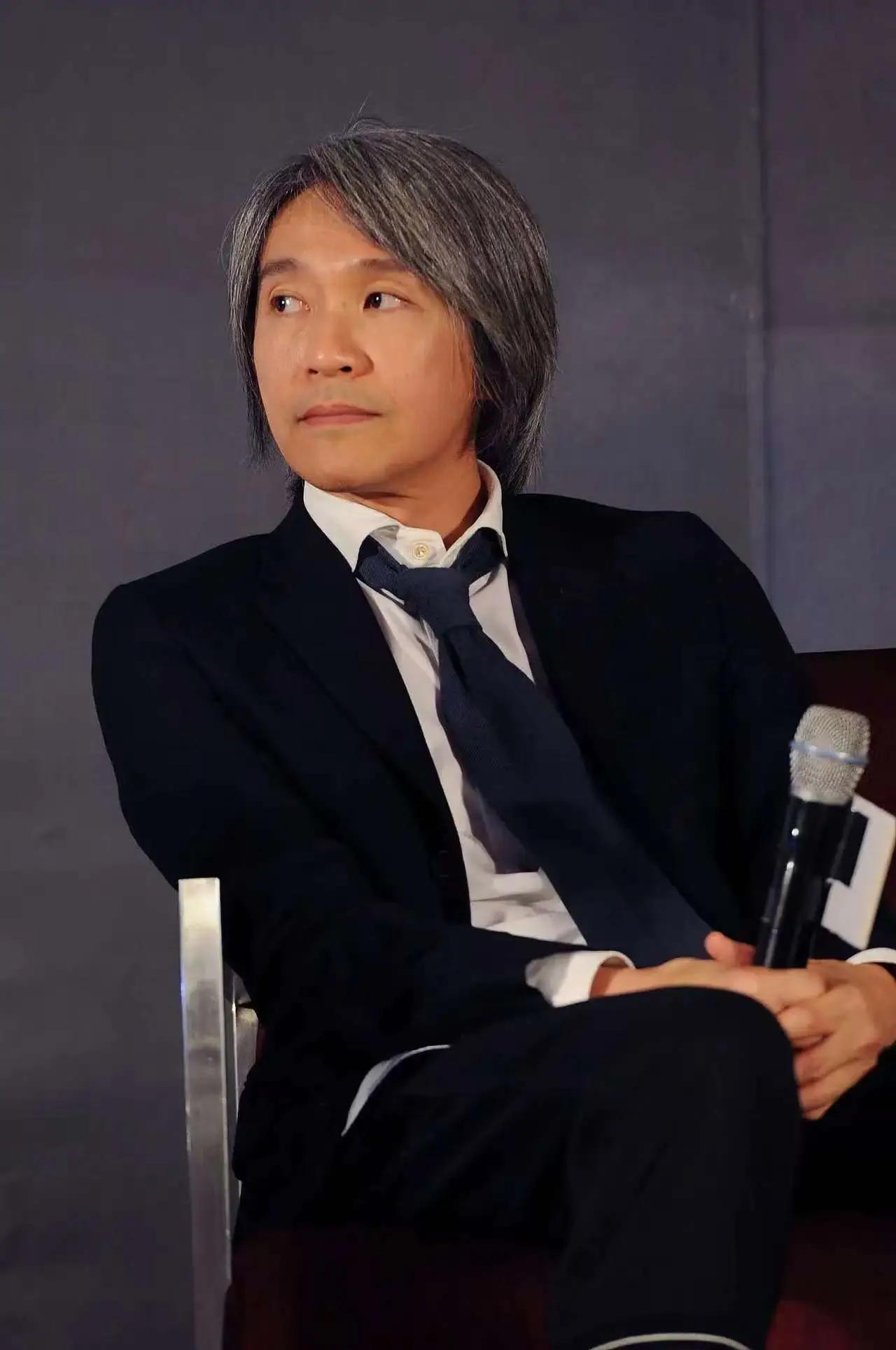 2018年，主持人问周星驰:“当年很多明星艺人打破脑袋都想进好莱坞拍戏，你为什么