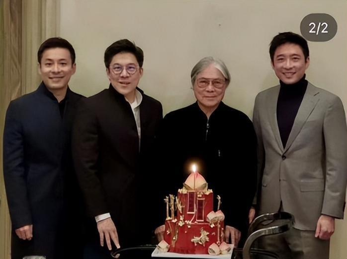 一家人就是要整整齐齐！霍启刚晒照为父亲庆80大寿，霍家三兄弟齐赴米兰，陪工作中的