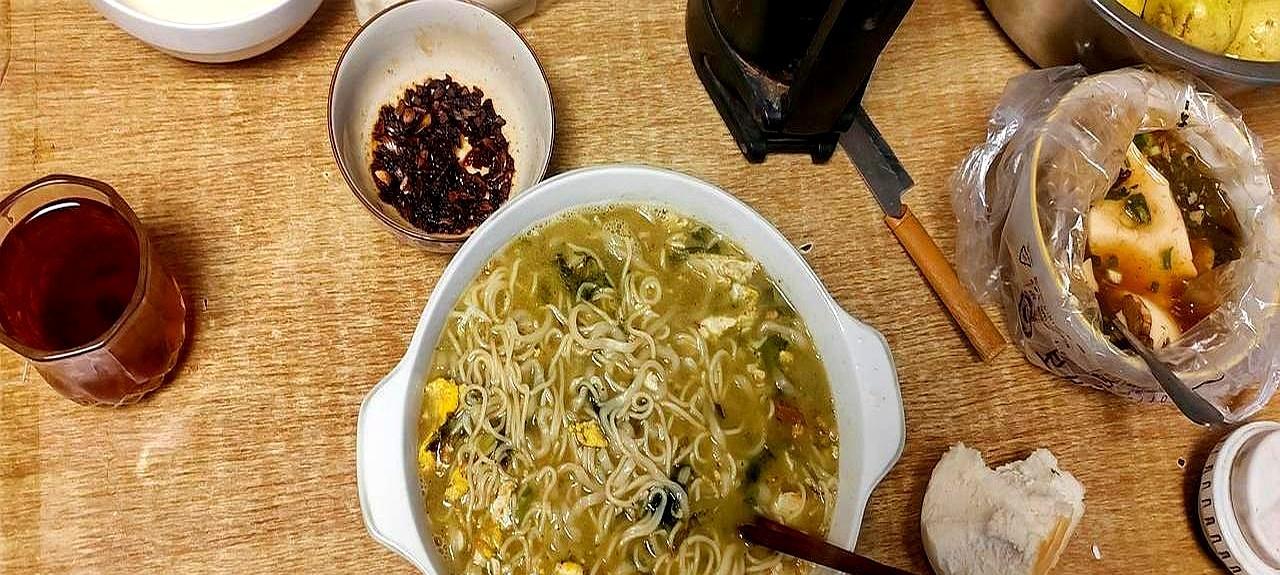 现在街上，尤其地铁里，穿始祖鸟、迪桑特的越来越多了。别以为他们真个个都有钱