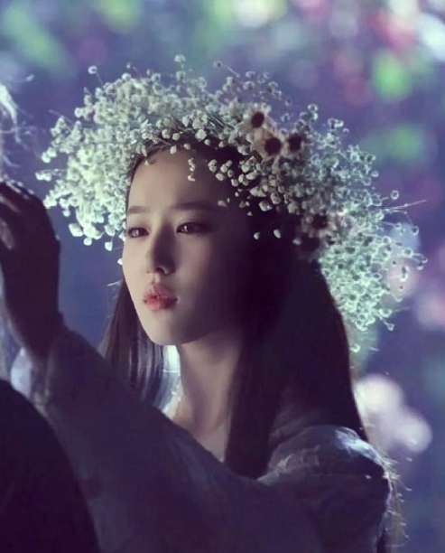 刘亦菲18岁是清纯的花环，38岁是雍容的女王，时间给了女人最好的礼物！