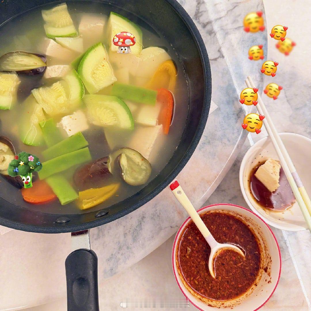 白鹿晒晚餐女明星好自律啊