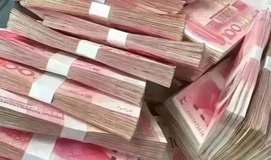 朋友老陈说，在上海，退休老夫妻俩，如果家里有50万存款的话，基本上能安心养老，也