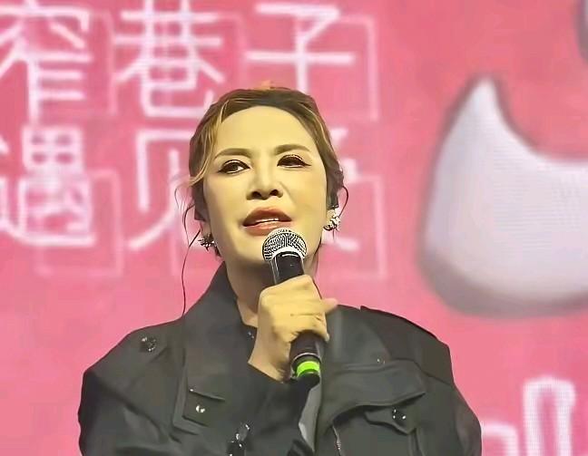 这是今天娱乐圈最大丑闻！​​2月21日，娱乐圈里一整天都静悄悄，没想到突然传来