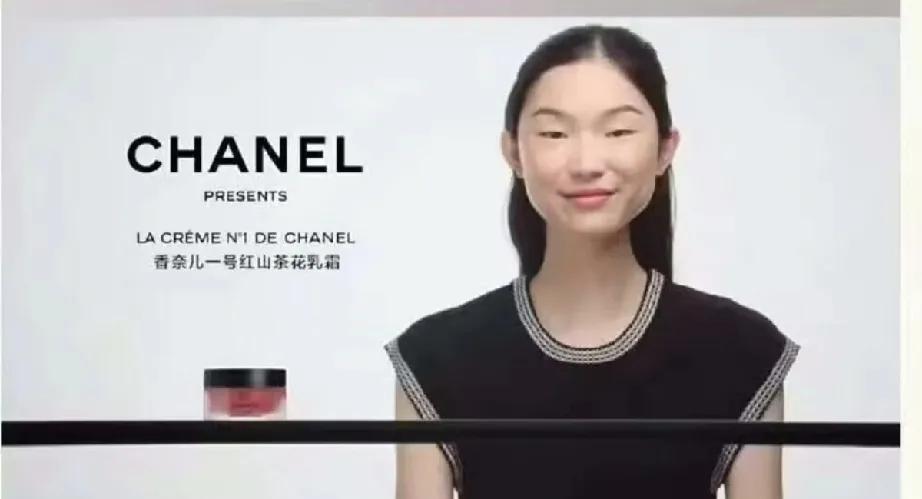 闹麻了！香奈儿的新模特长这样。标准的辱华长相。香奈儿想在亚洲找到这样一个模特也是