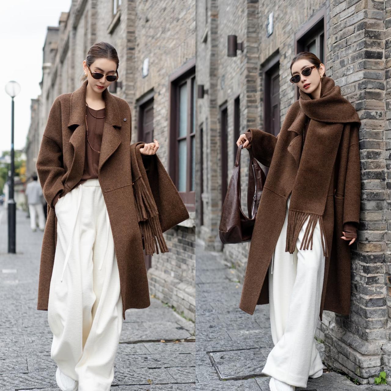 冬季穿咖色大衣总担心显沉闷老气，其实只要选择白色单品搭配，就能轻松打破沉闷感，穿