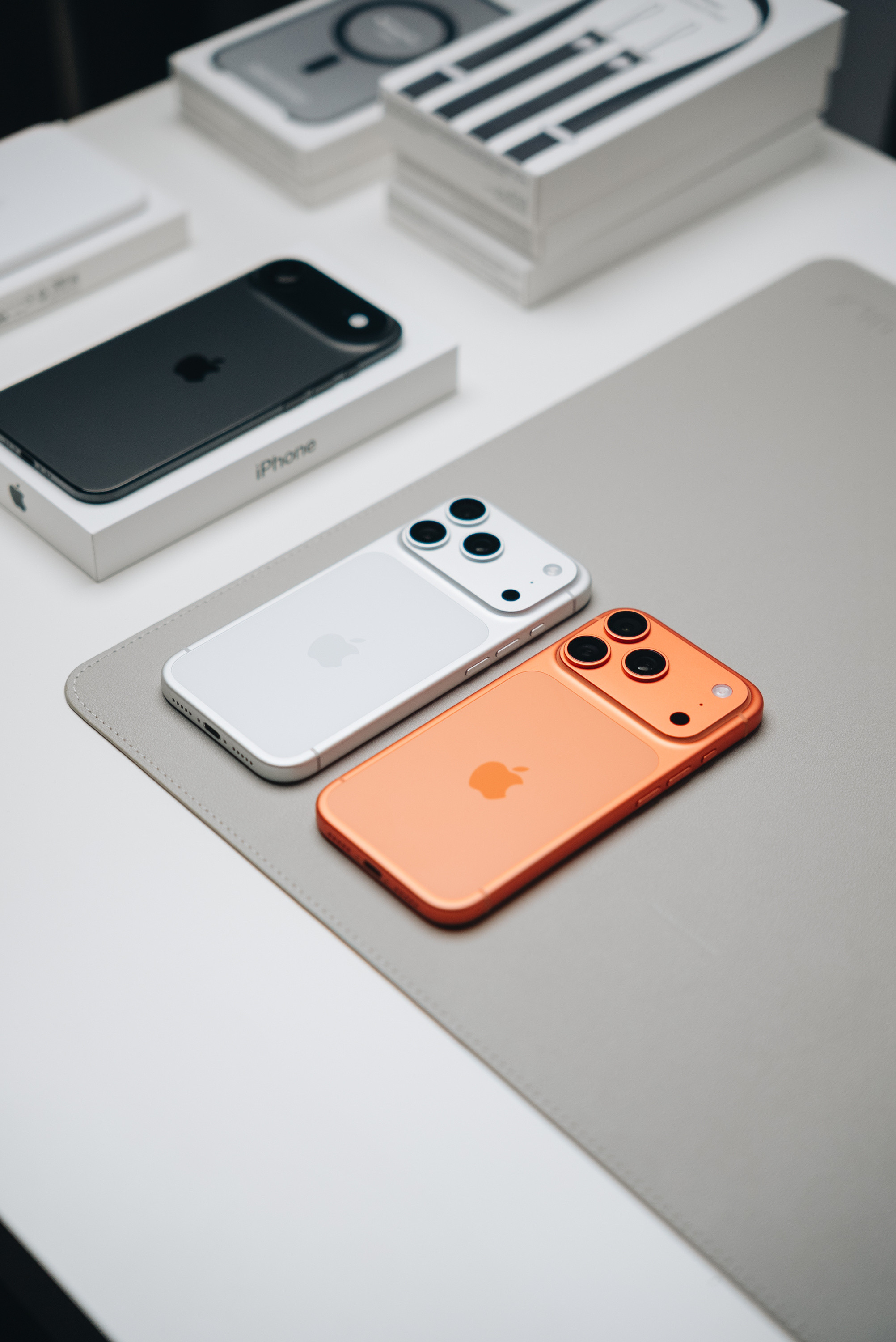 iPhone17Pro银白色我个人觉得是好看的反正都要戴上手机壳今年iP