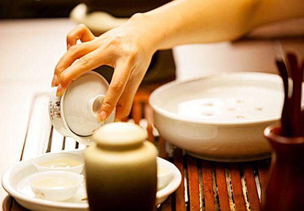 茶多酚是茶叶中的有益物质, 还有利于抵制艾滋病病毒哦