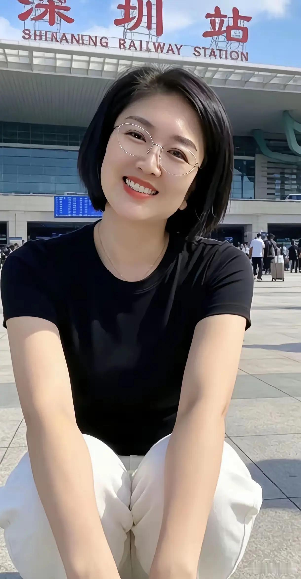 知性女性穿搭优雅女性的力量