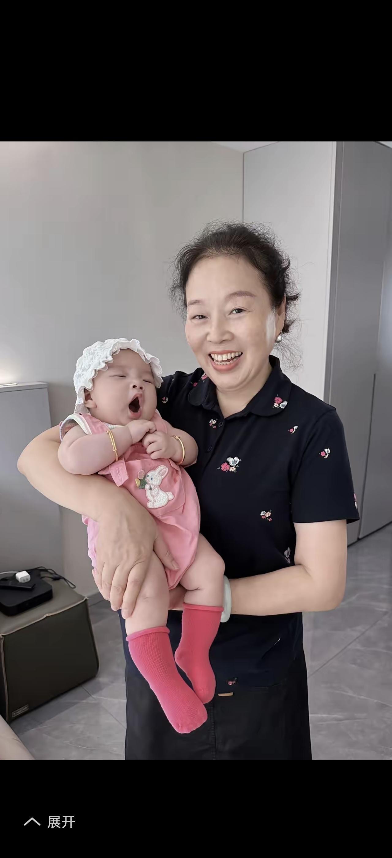 “多年媳妇熬成婆”这话真太有道理了。就像我家，年初儿媳怀孕，我和老公打工时都时刻