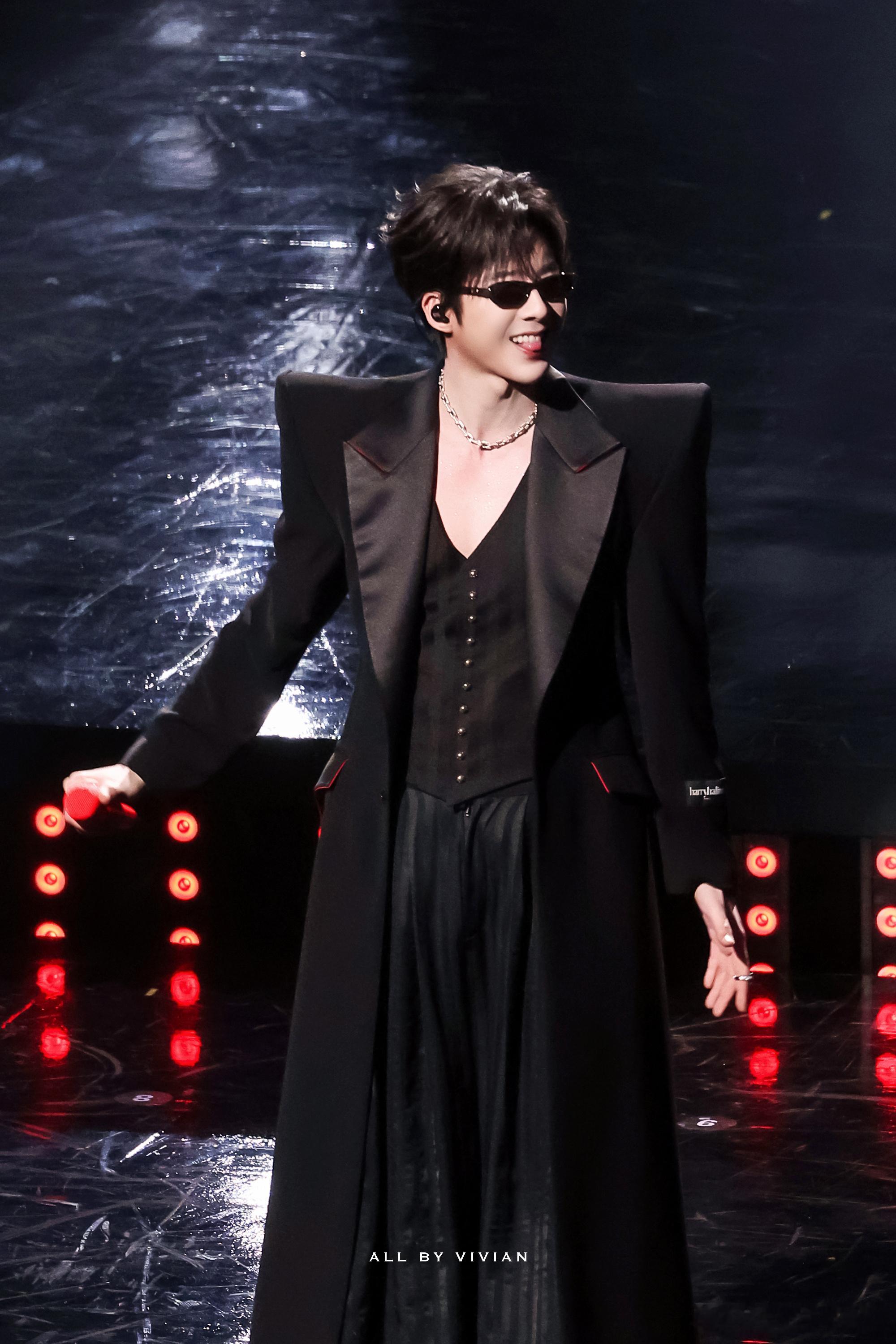 摩登兄弟|刘宇宁昨晚《微博之夜》上星啦！再一次欣赏了刘宇宁超燃的《开到荼靡