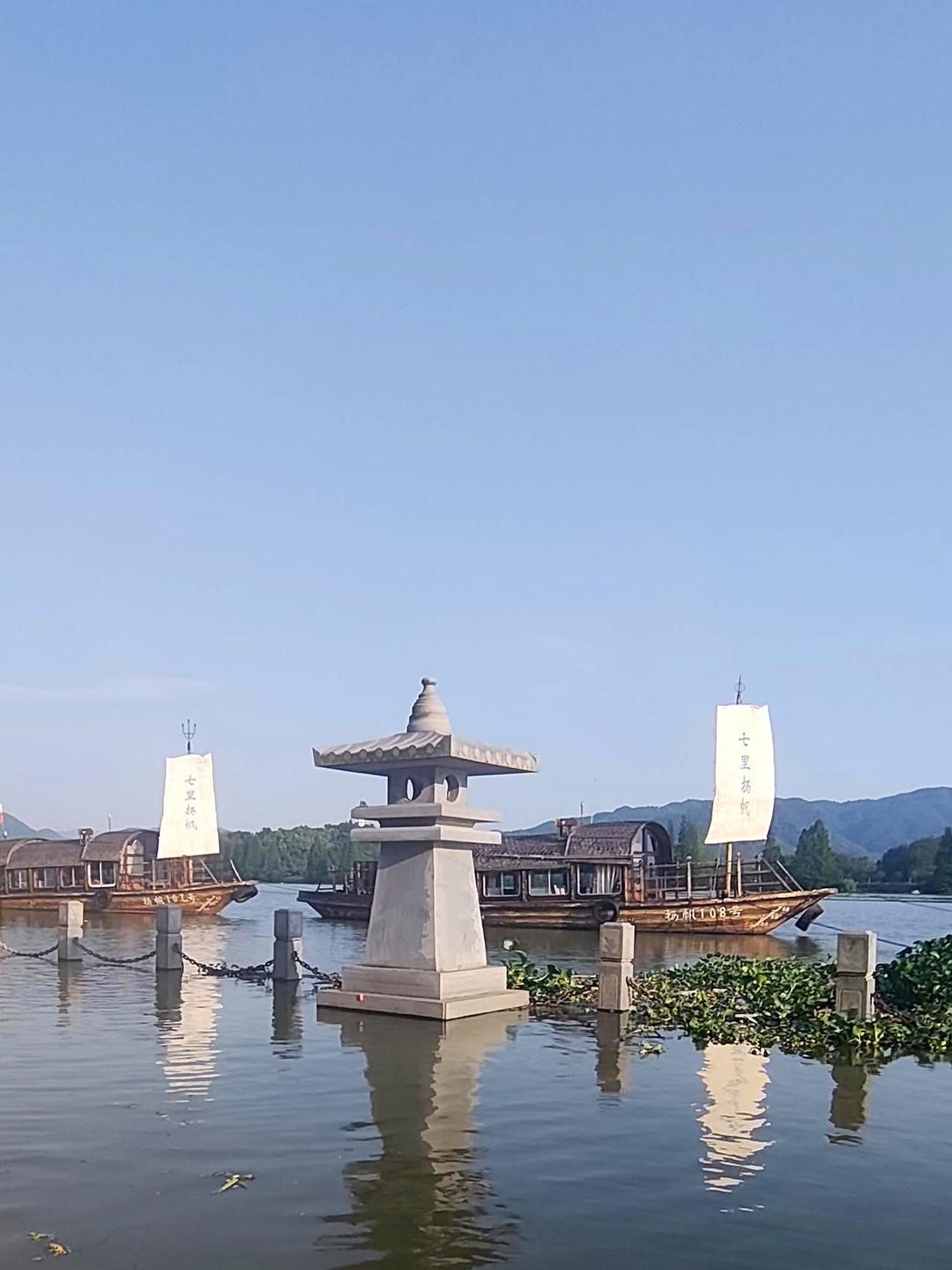 刚刚听到一个让我笑不出来的故事。浙江萧山有一对小夫妻，六七年前，商量后自作主张，