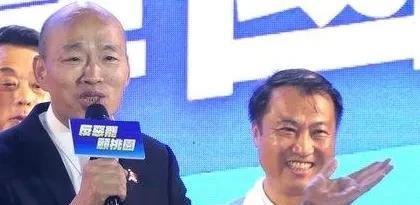 桃园市反恶罢造势晚会昨晚登场，台湾省立法机构负责人韩国瑜登场前因刚好是中场表演时