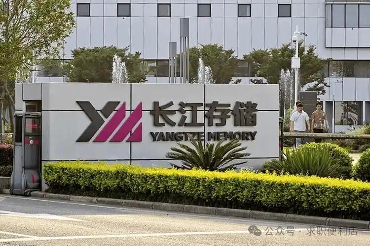 一个全新的时代被英伟达强行按下了启动键！硅光时代来了，以后的数据中心不插网线，改