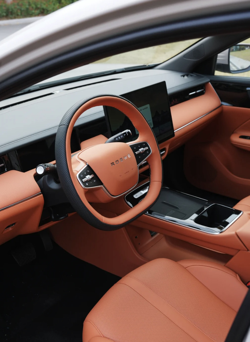 车圈已经癫成这样了帮大家梳理几个硬核干货：1.空间越级：定位是A级家轿，但2