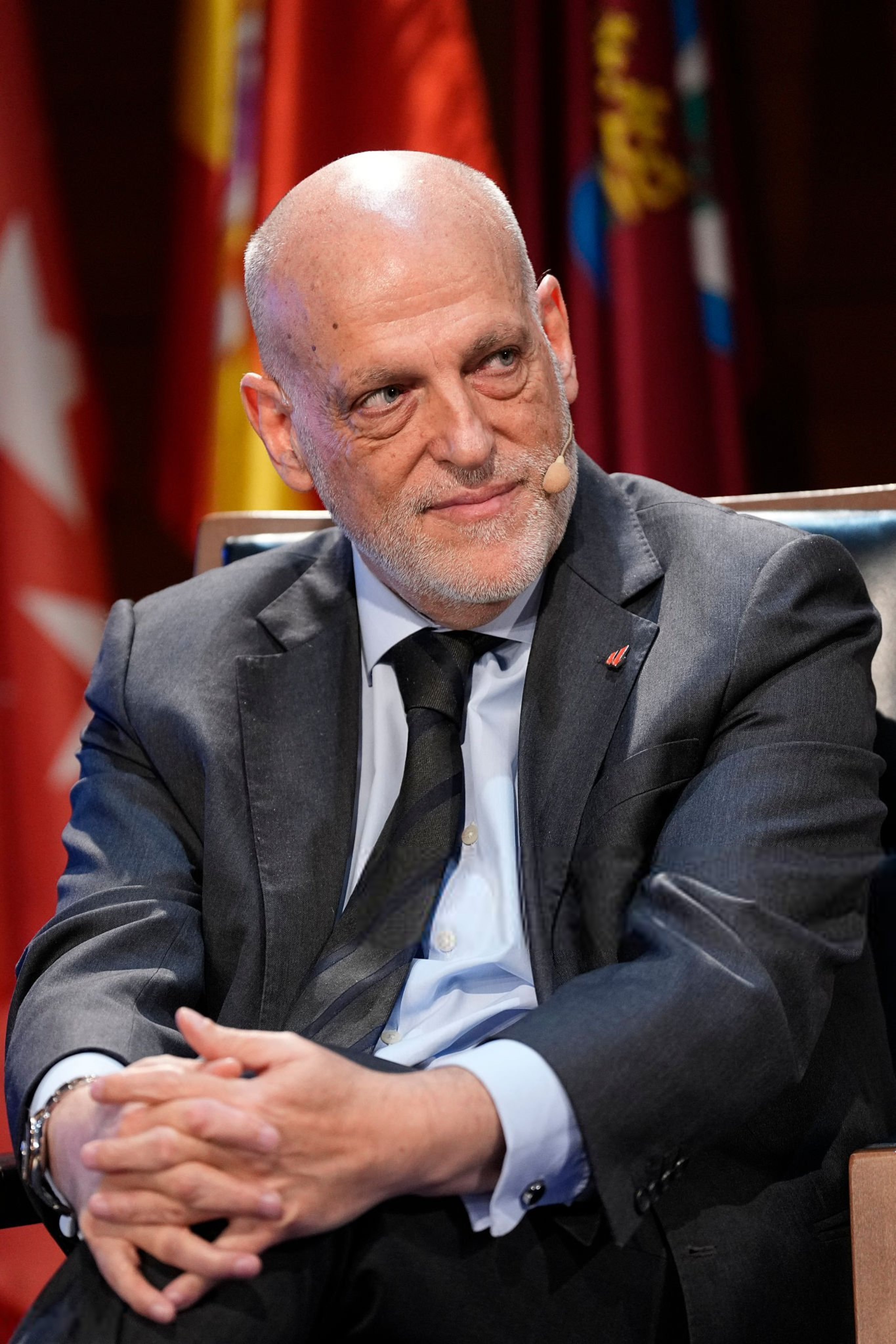 问：皇家马德里介入内格雷拉案。特瓦斯：他们是最后才站出来承认案件的，因为当时巴