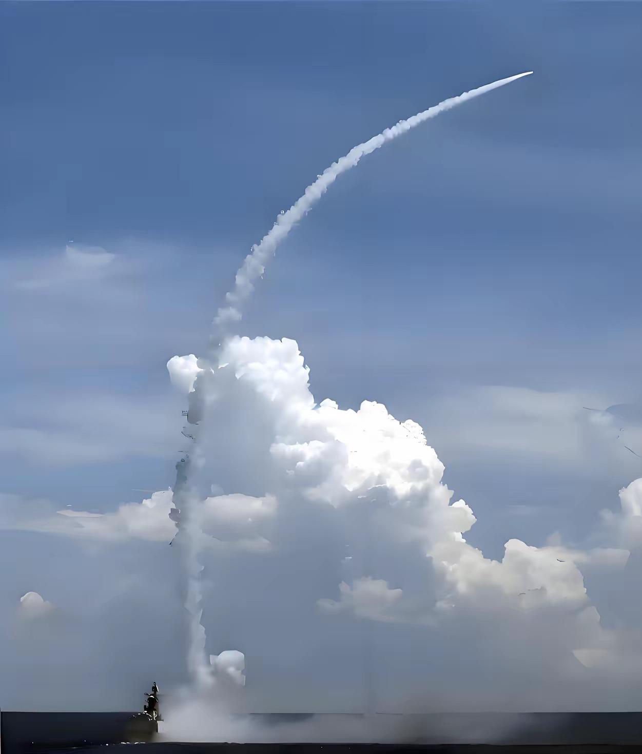 最新的消息，中国开始对美国出手了!中国公开宣布——对美国20家，向台售武的军火