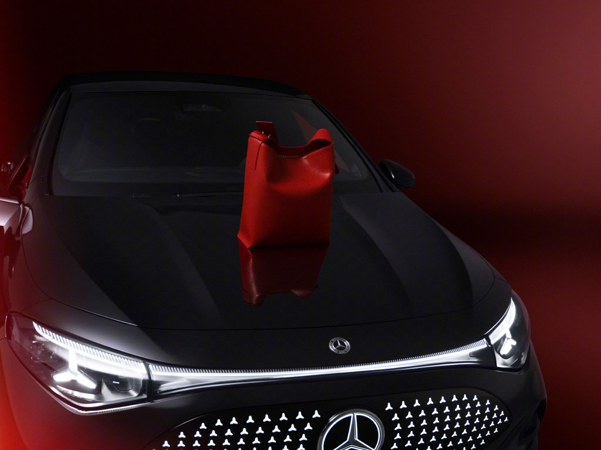 奔驰纯电CLA全车11个安全气囊，超高扭转刚度车身“MB.OS操作与Moment