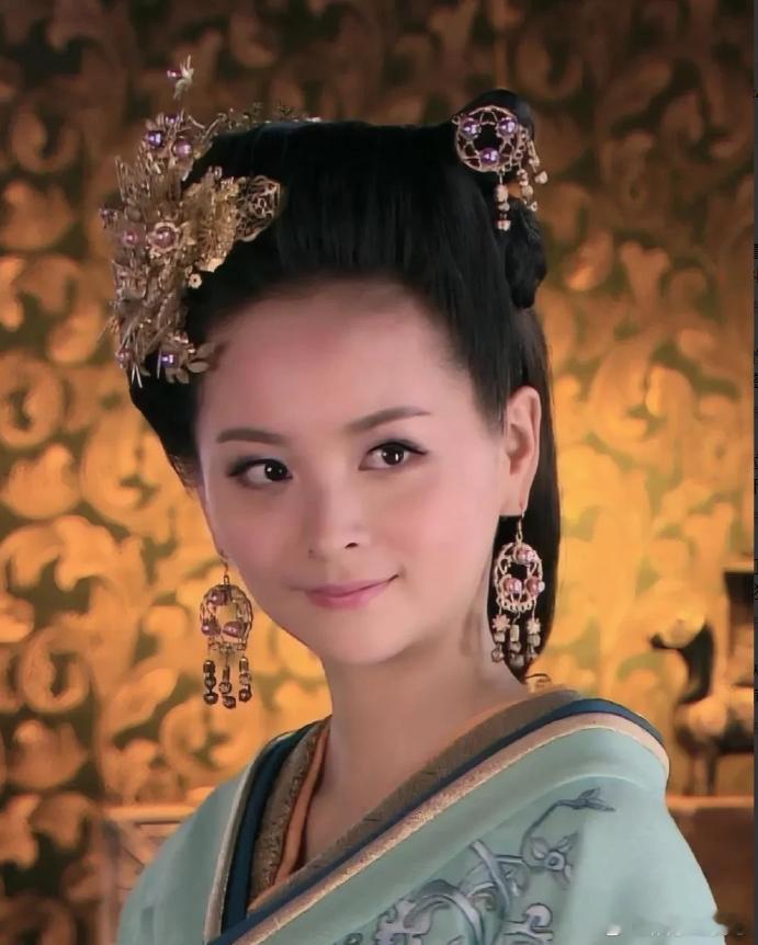 原来向太真的没有骗我们。她说:“十个嫁富二代的，就有九个没好下场，尤其是女明星。
