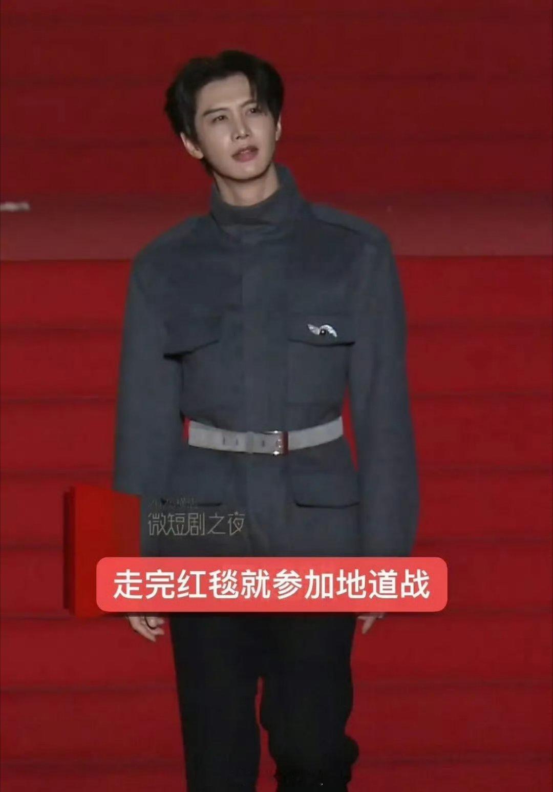 网友辣评2025微短剧之夜的红毯图，每一张照片都有独特的槽点啊，每一张都可以被说