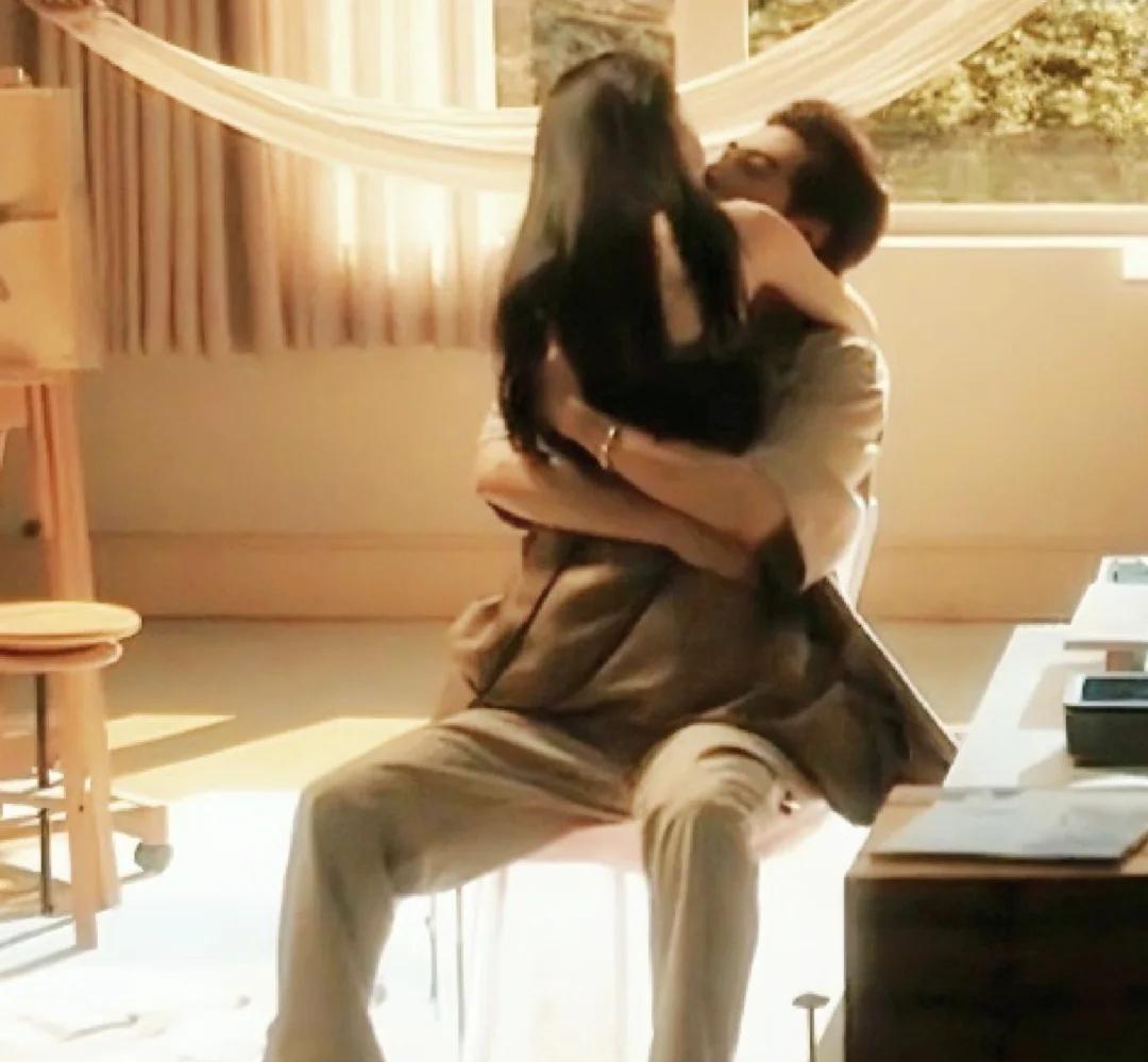 镜头一关，他们呼吸都是烫的。许凯和李一桐对戏时心率飙到120，这不是八卦，是沉