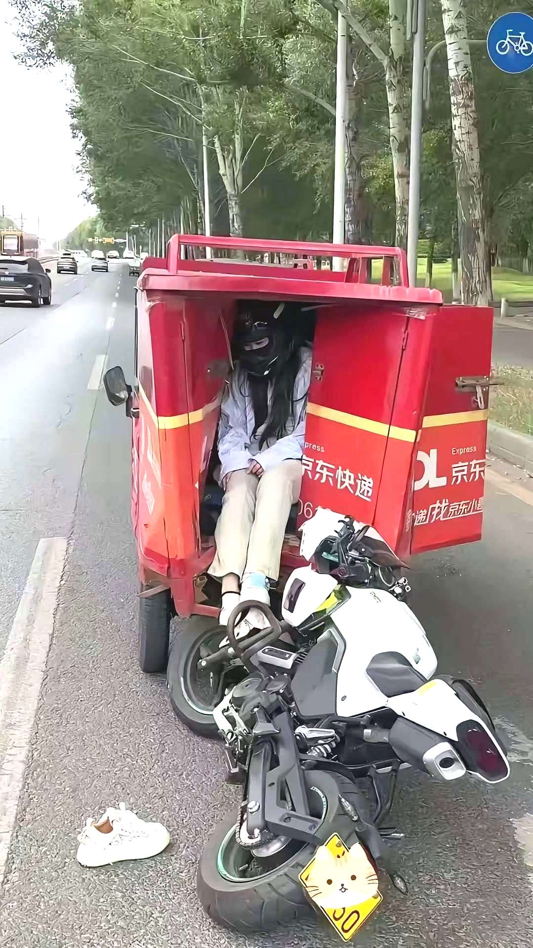 女骑手，我是谁？我在哪？