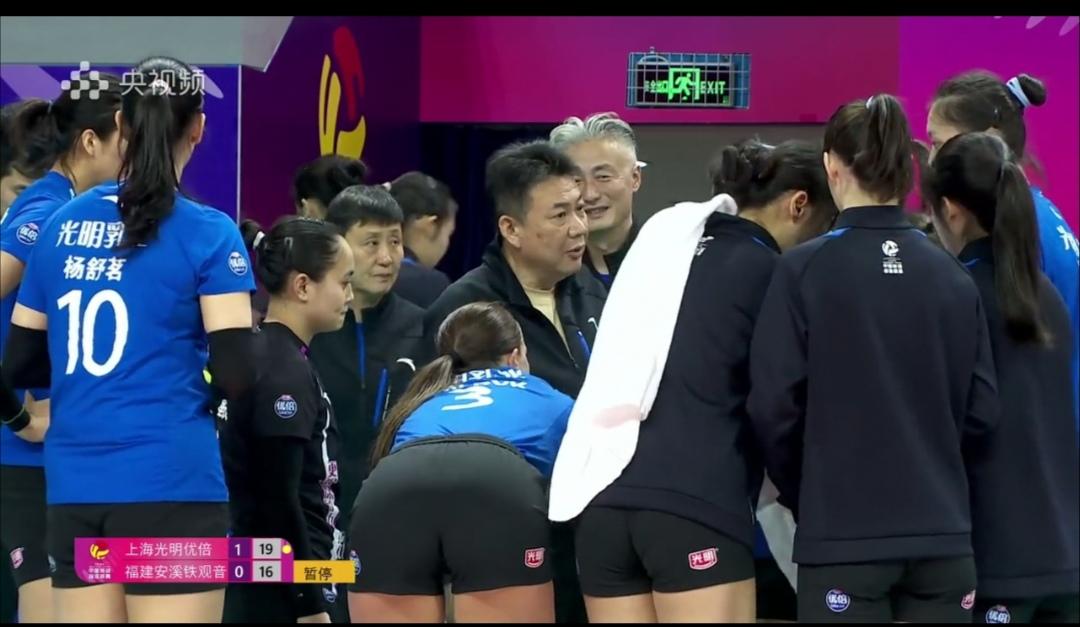 江苏中天钢铁女排能突破自我吗？女排超级联赛八轮赛毕，上海光明优倍七轮领跑（