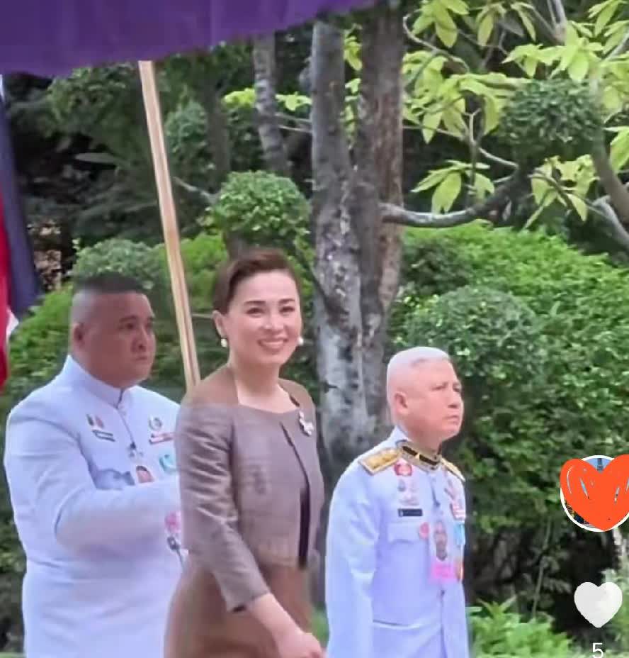 苏提达之所以能做泰国王后，不只是她的背景强大，也不是因为她泰国的女将军，而是她有
