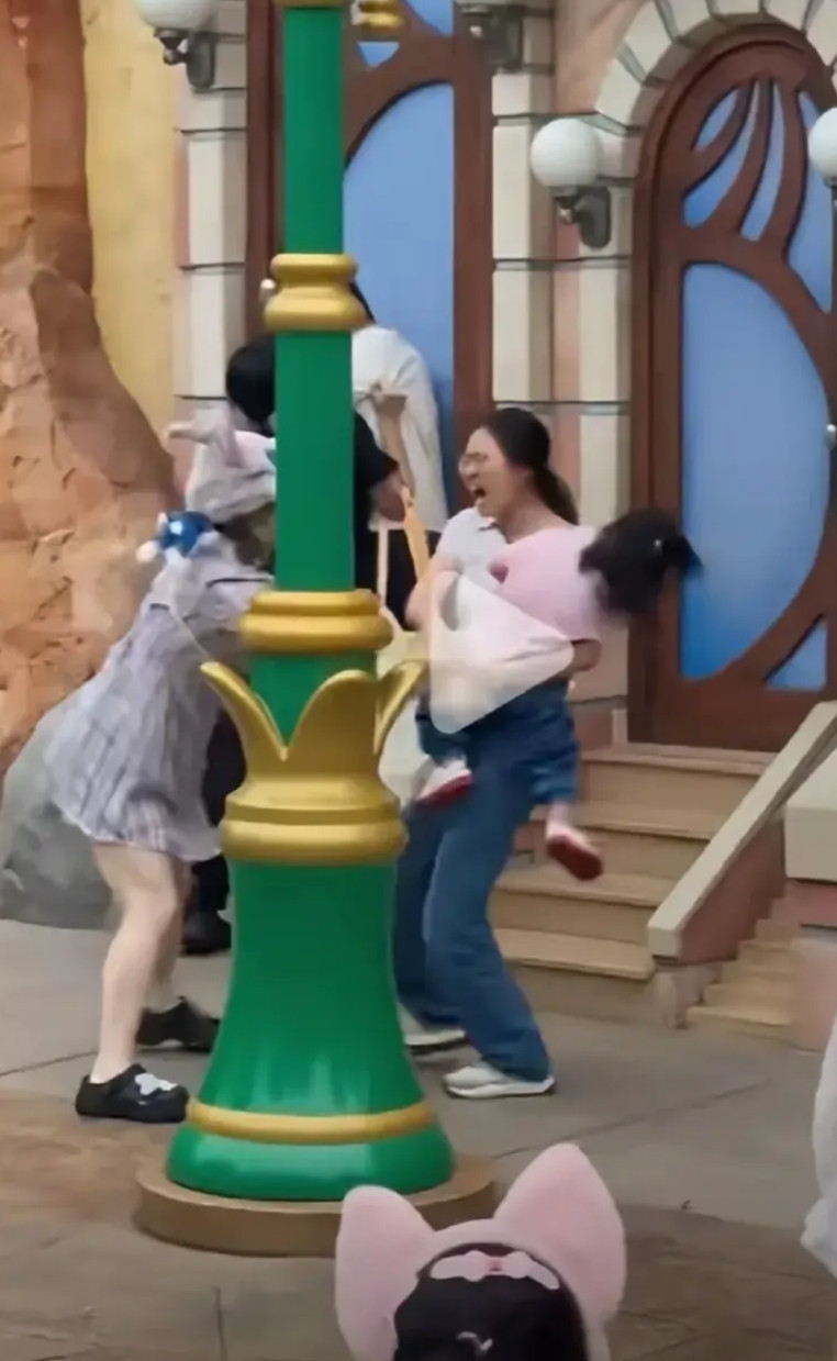 迪士尼上演了一出真人版“疯狂动物城”？！这个事件让我们明白两方面是可耻的：1
