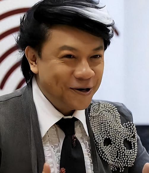 好奇查了一下蔡康永家世，不查不知道，他父母根本不是什么普通人，而是家世显赫的