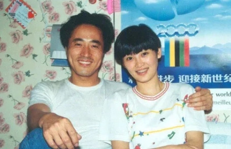 1987年，杨立新把徐帆接到北京，把她当成亲妹妹一样，“养”了她3年，杨立新自己
