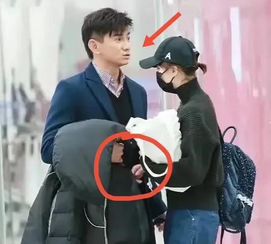 啧啧啧，怪不得刘诗诗又出来营业了原来一切有迹可循这是网友之前拍到刘诗诗吴奇隆
