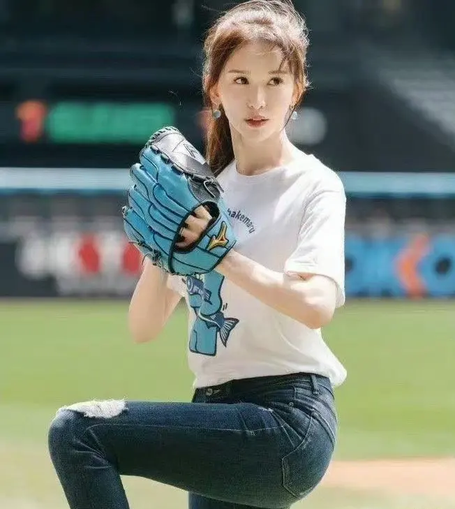 林志玲50岁和张元英25岁，你更倾向选谁​？