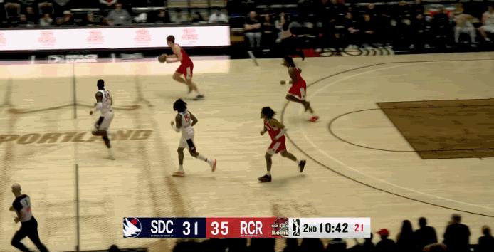 杨瀚森在发展联盟打比赛数据是一方面，20分7篮板确实不错，更重要的是有了比赛之后