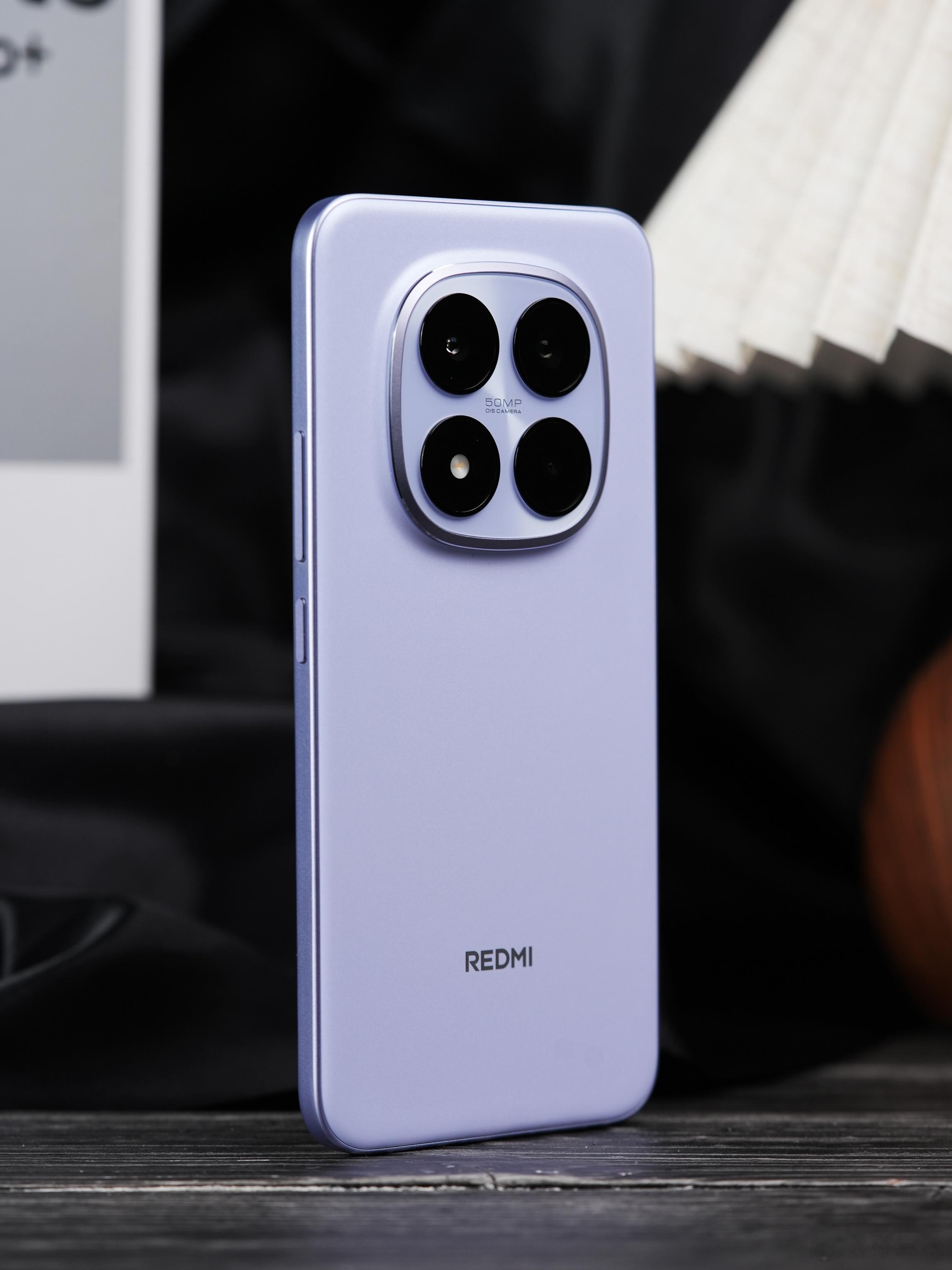 如果让我评价一下REDMINote15Pro+，它就是一台精致与耐用并存的