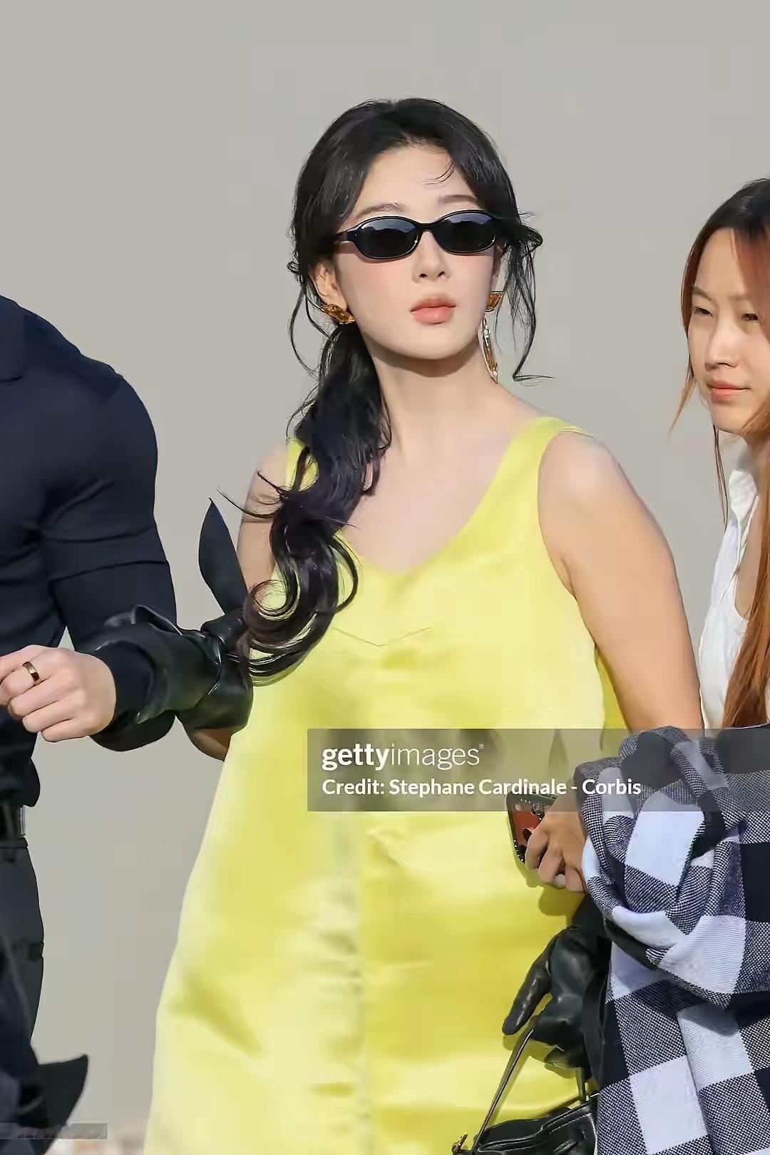 巴黎时装周反差出圈！王一博陈都灵同框，杨紫造型引热议今年巴黎时装周热度彻底炸屏，