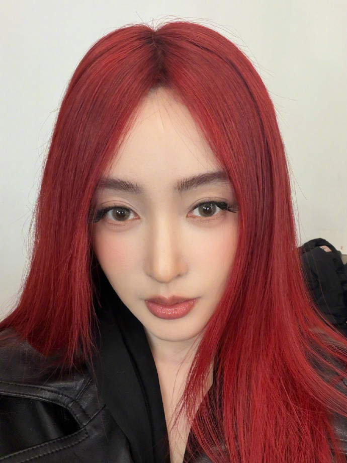 张天爱红发天使张天爱红发天使，接收张天爱的红发大片，热烈明媚的天使姐姐啊~