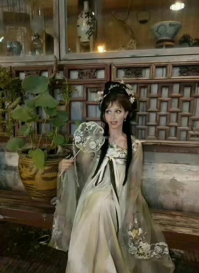 事实证明，洋人是真不适合穿汉服……