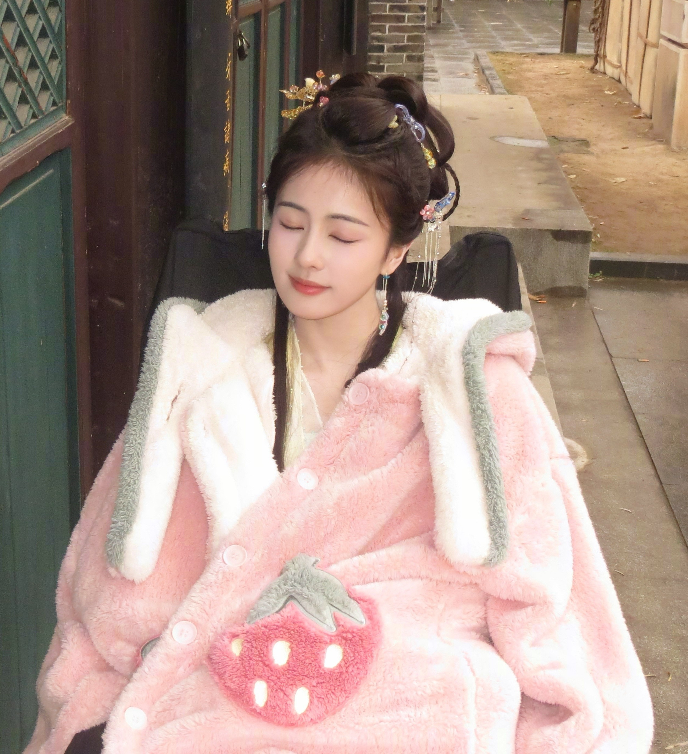 白鹿助理说谁家小孩落这了白鹿在复制粘贴的时代，你是手写的诗[玫瑰]​​