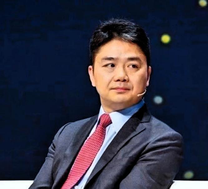 巴黎那帮毛贼估计肠子都悔青了，费大劲搬空京东仓库，结果偷回去一堆“电子板砖”！2