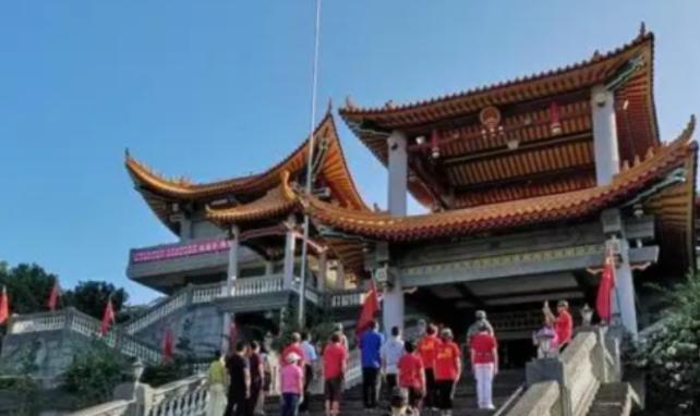 台湾有个富豪魏明仁干了一件让全岛炸锅的事——他自掏腰包1.15亿台币买下彰化的碧