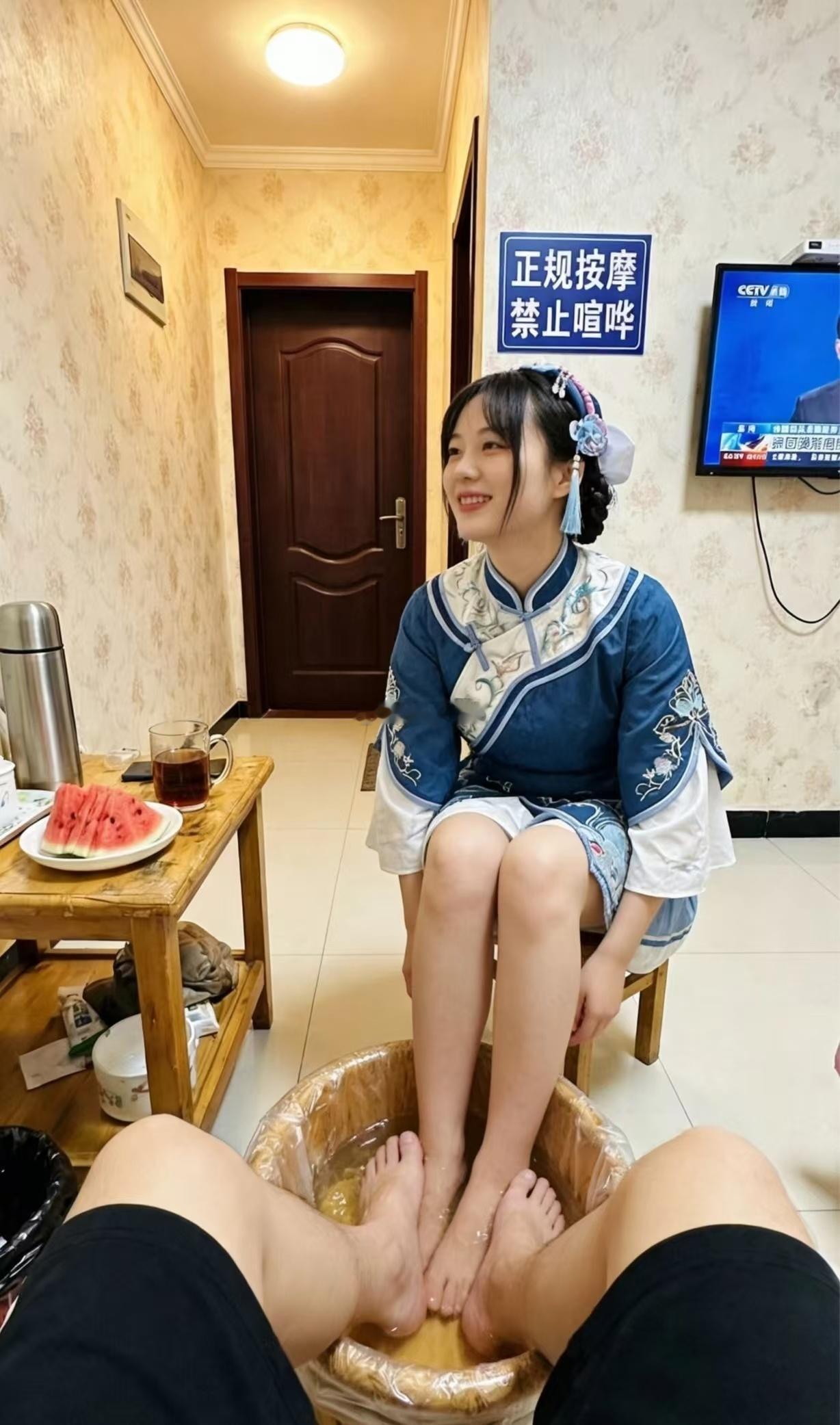 目前时代的红利只有一个，身体保持健康。因为大家现在卷的不是工作，不是房和车，而是