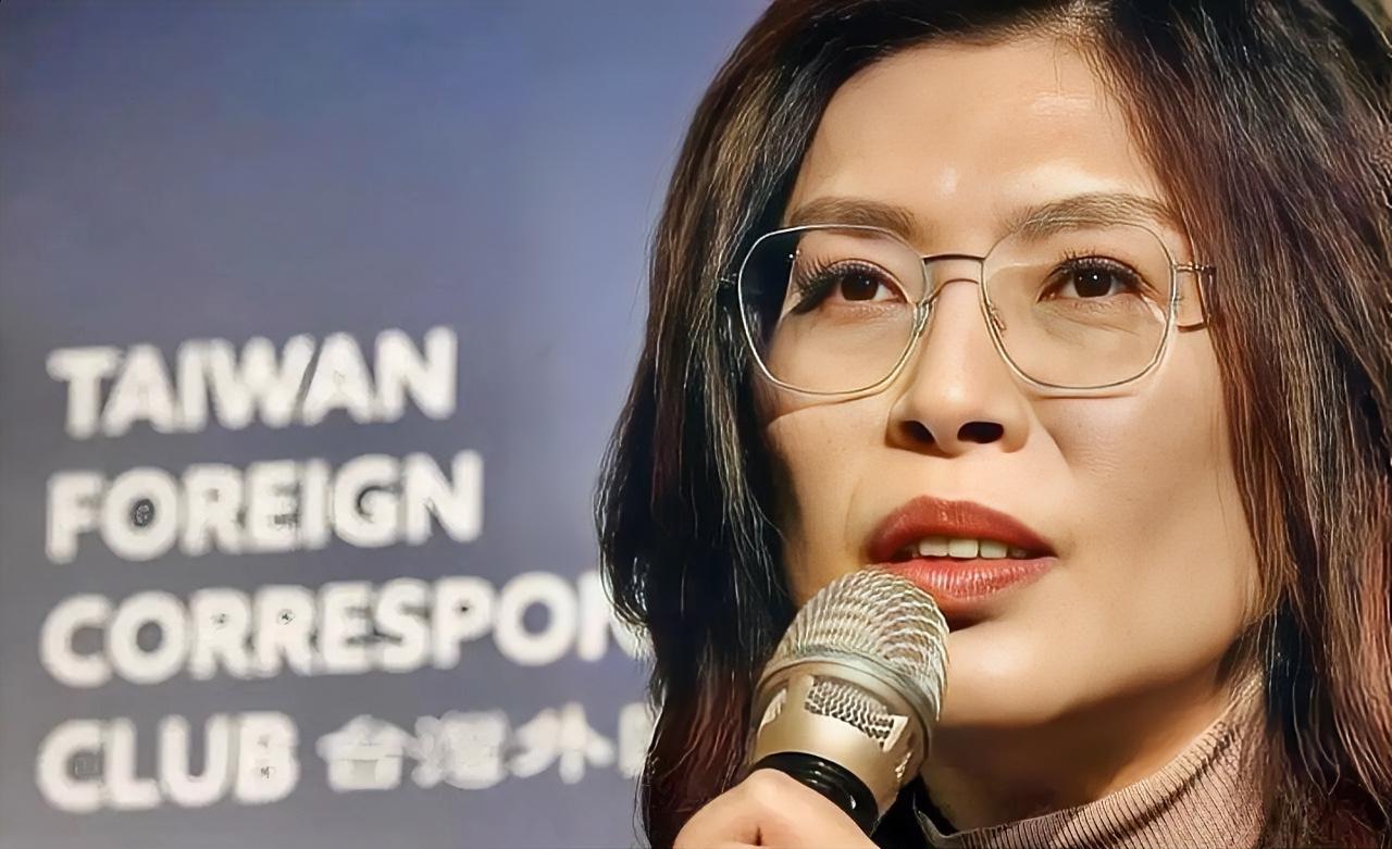 国民党主席郑丽文摊牌，喊话大陆!她得表态，既为两岸关系定调，亦直面党内的分歧