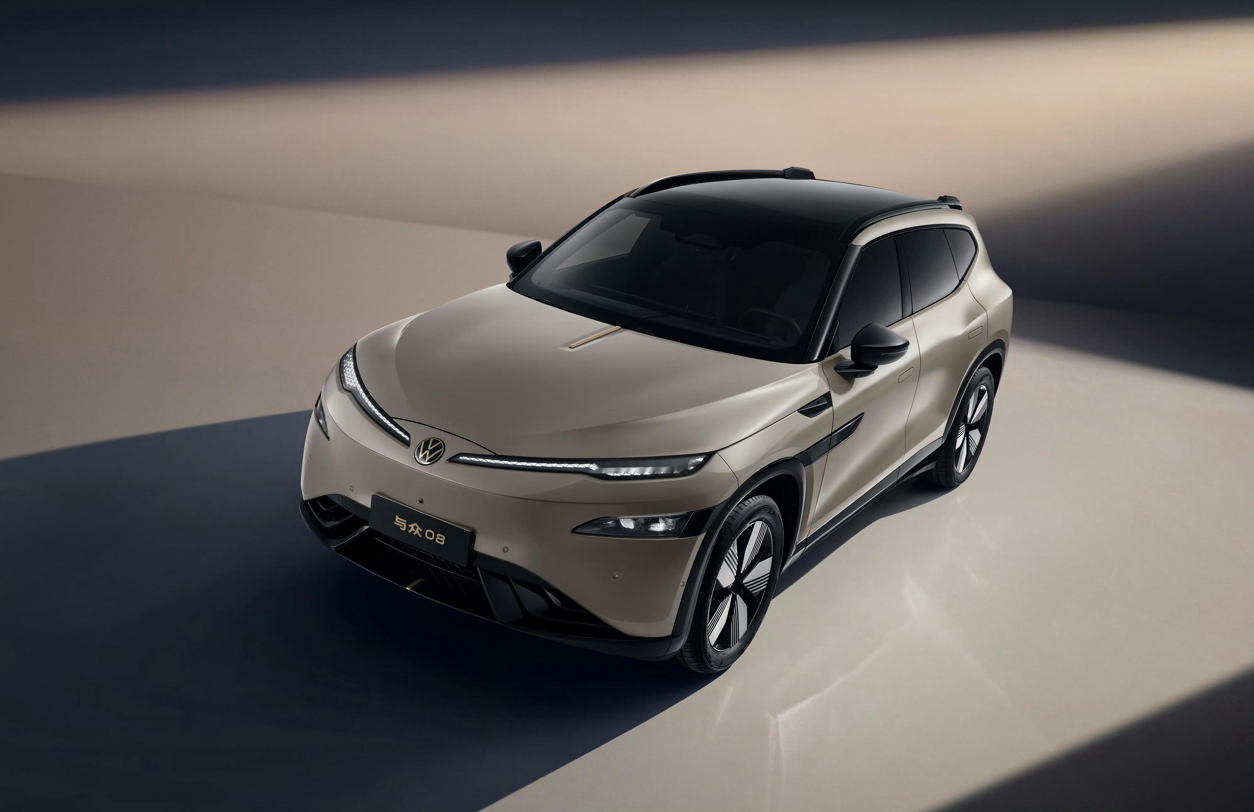 来自大众的与众08，也就是半年前ID.EVO的量产版，和小鹏有千丝万缕的关系[吃