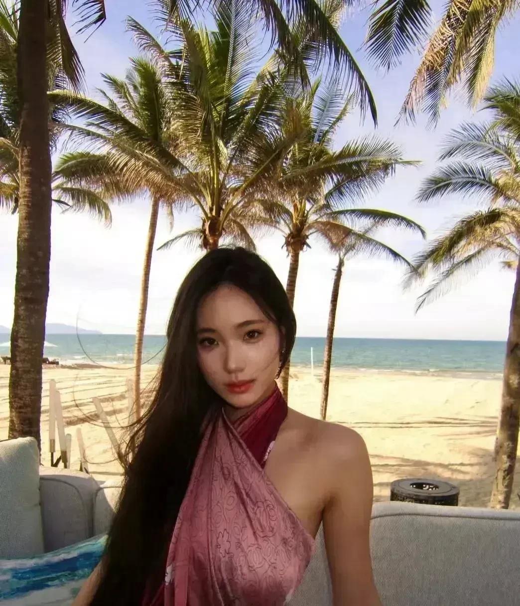 有其母必有其女，好好的十来岁孩子，弄得一脸风尘样，纵观整个娱乐圈，也没见着几个这