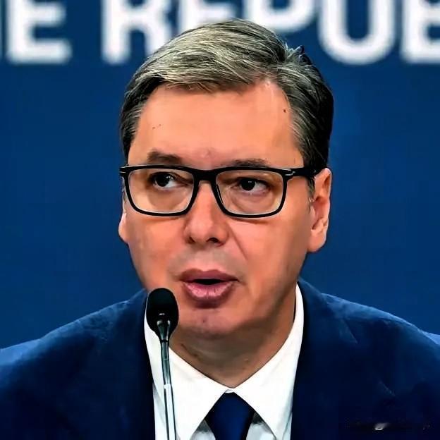 武契奇总统怒火中烧，他警告说，塞尔维亚的“保险箱里藏着一些东西”，他一直没有将它