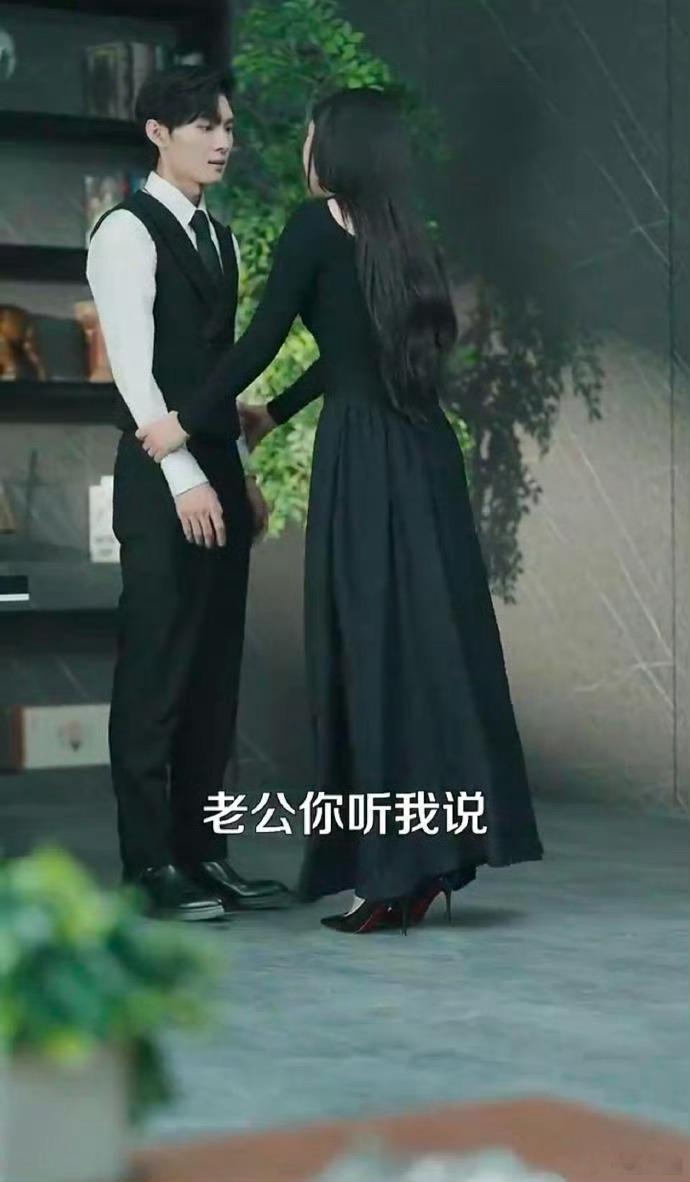 短剧里的孕妇，总踩着不合适的鞋。多希望剧组能贴心安排双平底鞋，让角色更真实自在。