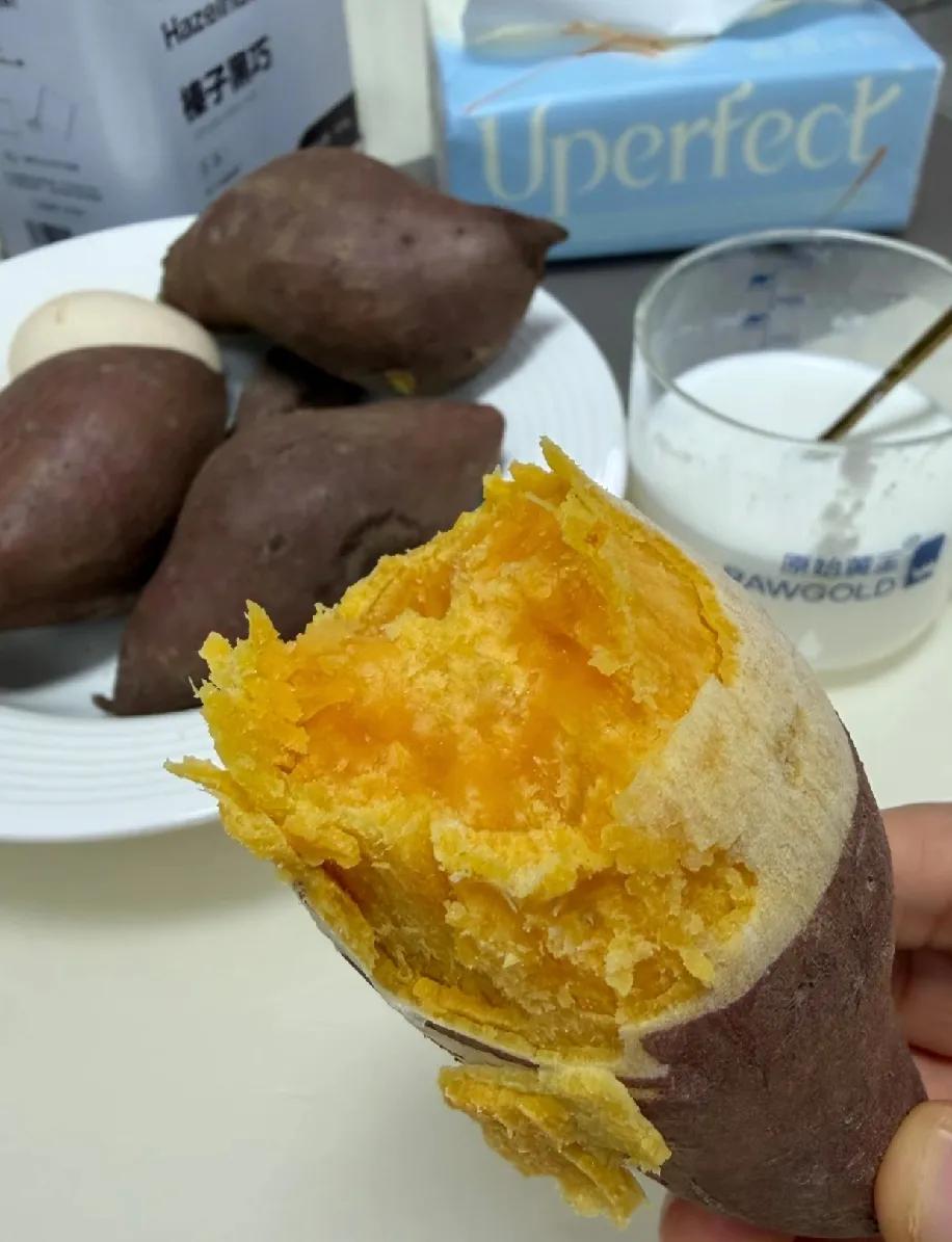 最近彻底陷进红薯坑了，顿顿都想啃这流油的蜜薯，但越吃越慌这玩意儿炫多了到底有没有