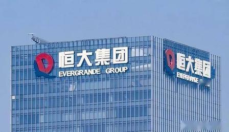 2015年标普就开始下调恒大的评级，给出的理由是财务状况恶化超出预期。评级压
