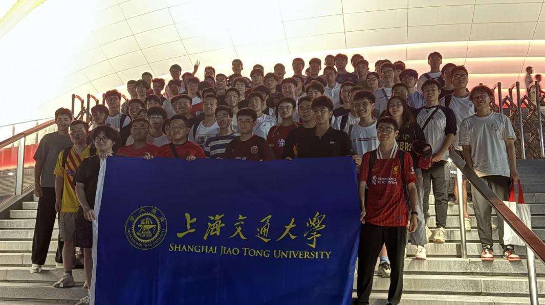 上海交通大学居然有这么多上海海港球迷？要知道闵行校区离浦东足球场这么远，却抵挡不